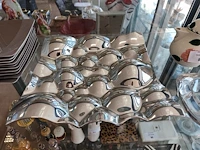 10 taupe/grijze porseleinen borden villeroy & boch, groot wit porseleinen bord villeroy & boch, (fruit)schaal leonardo, kristallen asbak royales de champagne 1666, vintage villeroy & boch wildrose theepot - afbeelding 5 van  15