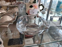 10 taupe/grijze porseleinen borden villeroy & boch, groot wit porseleinen bord villeroy & boch, (fruit)schaal leonardo, kristallen asbak royales de champagne 1666, vintage villeroy & boch wildrose theepot - afbeelding 7 van  15
