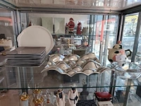 10 taupe/grijze porseleinen borden villeroy & boch, groot wit porseleinen bord villeroy & boch, (fruit)schaal leonardo, kristallen asbak royales de champagne 1666, vintage villeroy & boch wildrose theepot