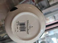 10 taupe/grijze porseleinen borden villeroy & boch, groot wit porseleinen bord villeroy & boch, (fruit)schaal leonardo, kristallen asbak royales de champagne 1666, vintage villeroy & boch wildrose theepot - afbeelding 13 van  15