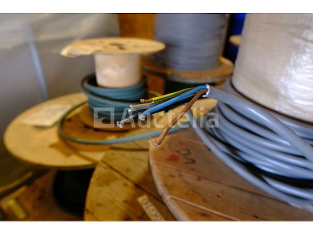 10 trommels met de balans van diverse elektrische kabels - afbeelding 6 van  13