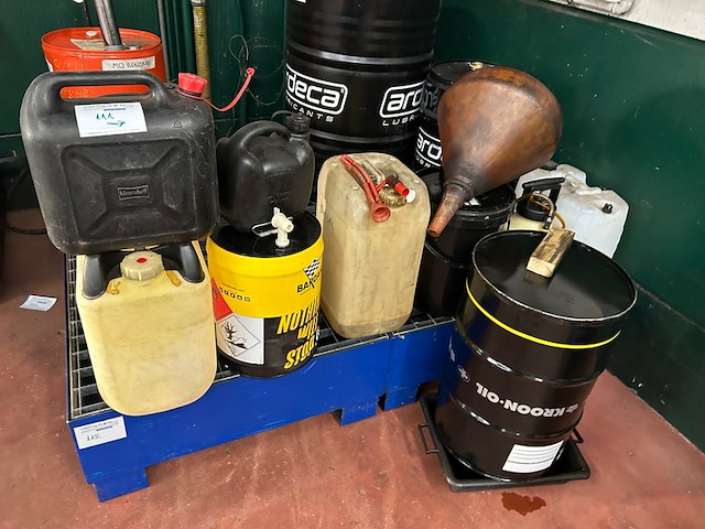 10 vaten/bidons - afbeelding 1 van  4