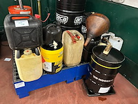 10 vaten/bidons - afbeelding 1 van  4