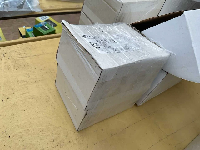 10 x dozen inox schroeven en bouten; 8 x doosjes gipsplaatpluggen - afbeelding 6 van  11