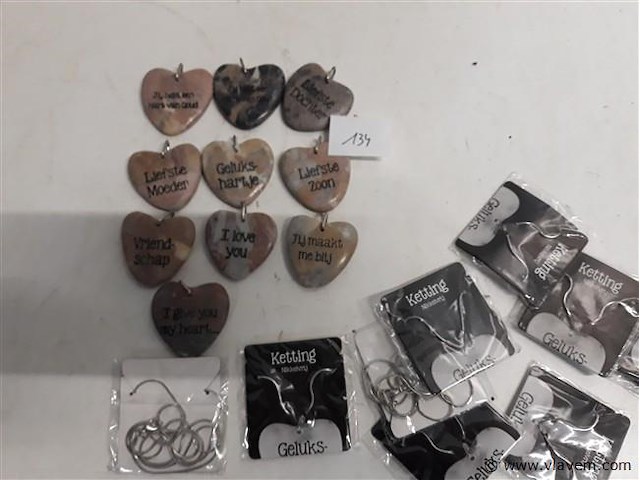 10 x gelukshartje met ketting - afbeelding 1 van  2