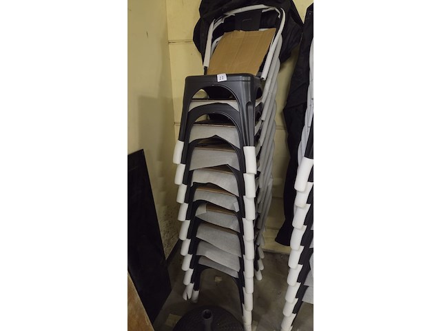 10 x metalen stoel - afbeelding 1 van  2