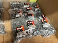 10 zakken nagels