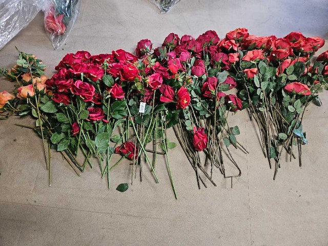 100+ artificiële rozen bloemen - afbeelding 1 van  7
