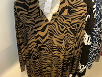 100 dames blouses, rokken, truien - afbeelding 1 van  5