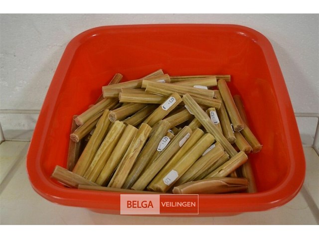 ±100 hondenkauwstokjes 13 cm - afbeelding 1 van  2