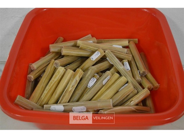 ±100 hondenkauwstokjes 13 cm - afbeelding 1 van  2