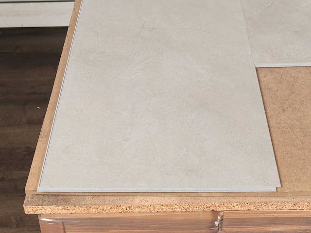100 m2 pvc click vinyl tegel met xps onderlaag - 610 x 305 x 4+1 mm - afbeelding 2 van  3