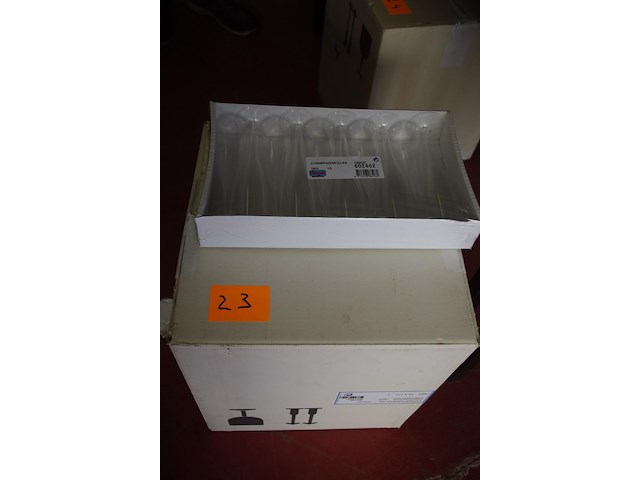 100 pvc champagneglaasjes - afbeelding 1 van  2