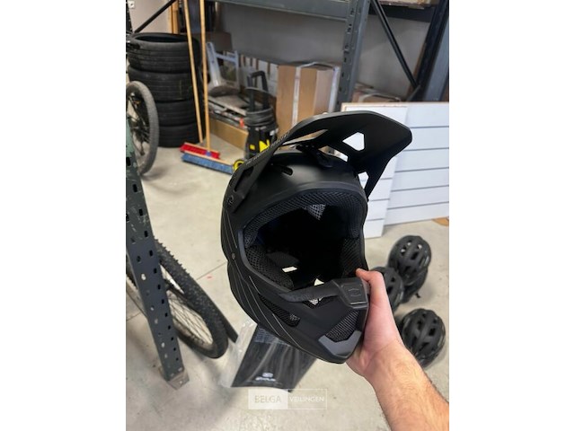 100% status full face helm zwart s - afbeelding 1 van  1