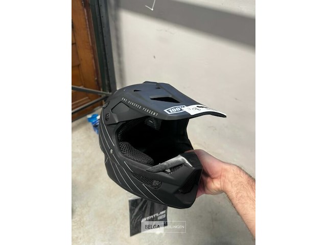 100% status full face helm zwart s - afbeelding 1 van  1