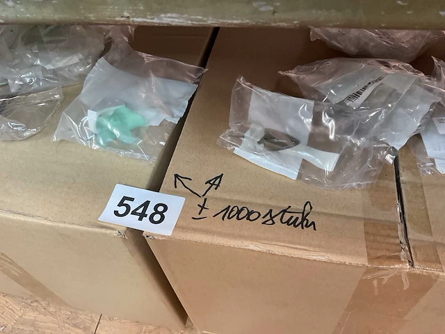 1000 kapstokken en koperen plaatjes - afbeelding 1 van  6