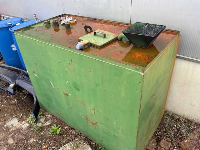 1000l brandstoftank - afbeelding 3 van  4