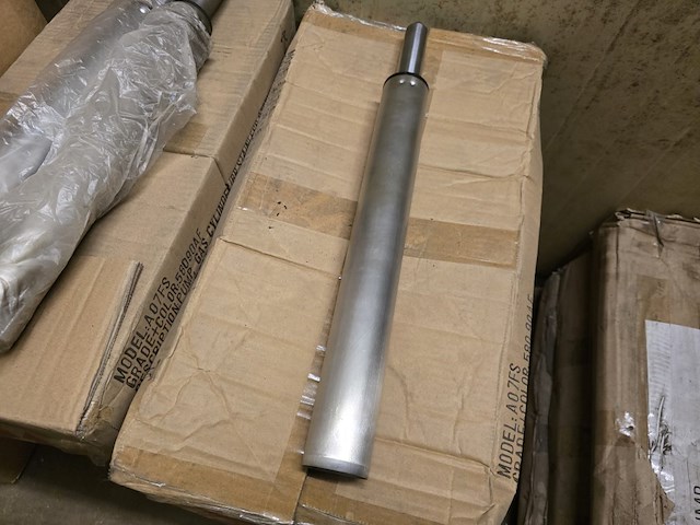 100x veerpomp voor barstoel - afbeelding 1 van  4