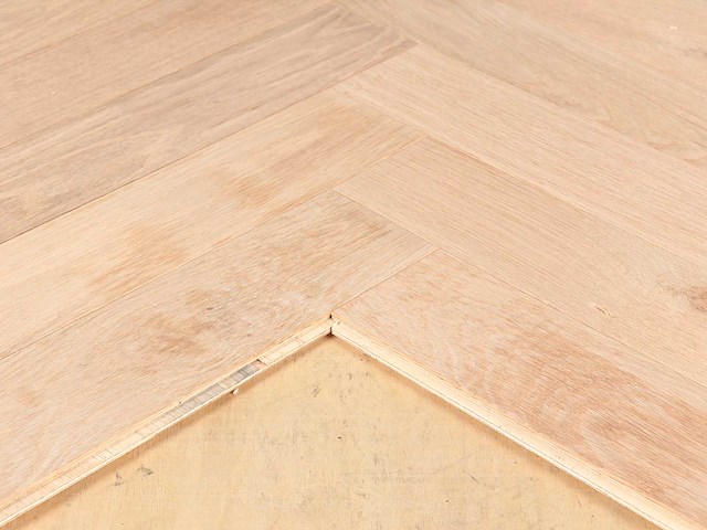 101 m2 parket eiken visgraat mutliplank - 540 x 90 x 12,7 mm - afbeelding 1 van  1