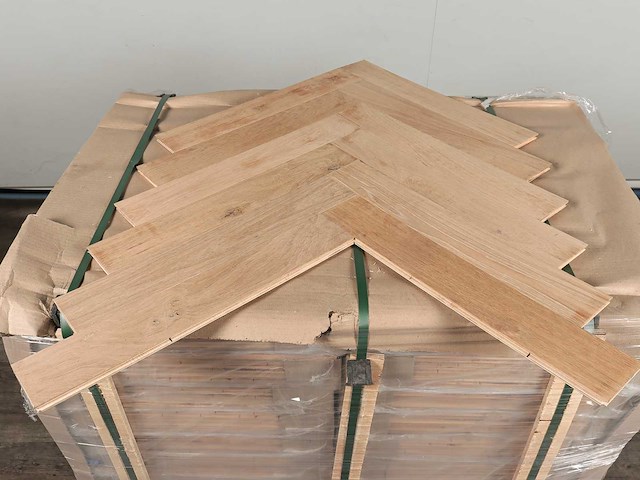 102 m2 parket eiken visgraat onbehandeld mutliplank - 540 x 90 x 14 mm - afbeelding 3 van  4