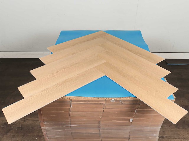 104 m2 pvc spc click visgraat met xps onderlaag - 750 x 150 x 4+1 mm - afbeelding 3 van  4
