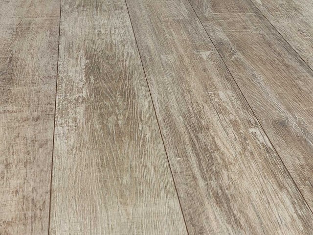 105 m2 laminaat plank - 1286 x 194 x 7 mm - afbeelding 1 van  3