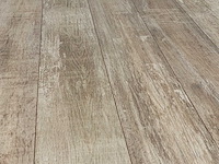 105 m2 laminaat plank - 1286 x 194 x 7 mm - afbeelding 1 van  3