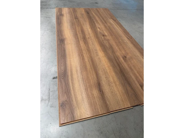 105,30 m² laminaatvloer 8mm - afbeelding 2 van  3