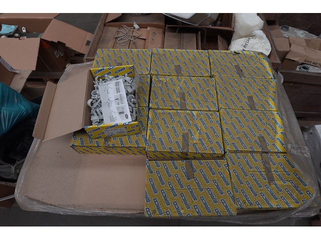 105x 100 kunststof buizenclips erico - afbeelding 3 van  4