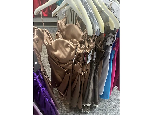 106 m parisienne diverse cocktailjurken (totaalprijs) - afbeelding 11 van  41