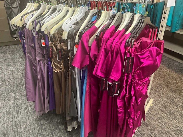 106 m parisienne diverse cocktailjurken (totaalprijs) - afbeelding 1 van  41