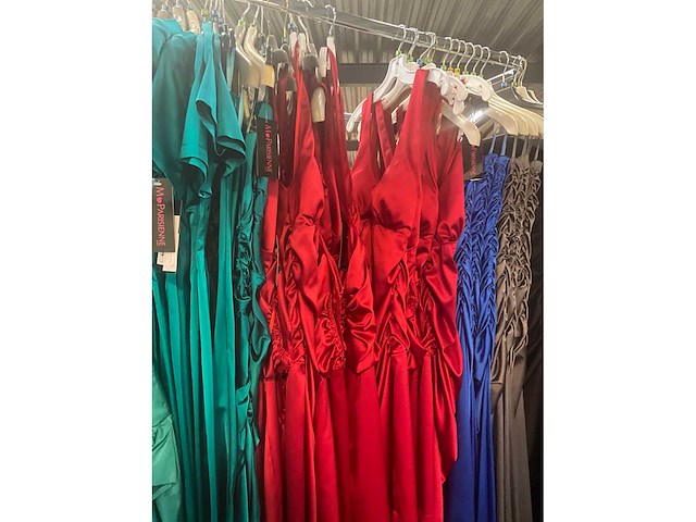 106 m parisienne diverse cocktailjurken (totaalprijs) - afbeelding 29 van  41