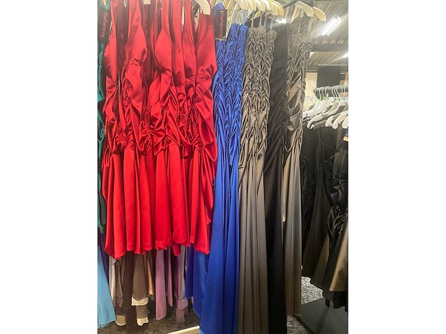 106 m parisienne diverse cocktailjurken (totaalprijs) - afbeelding 23 van  41