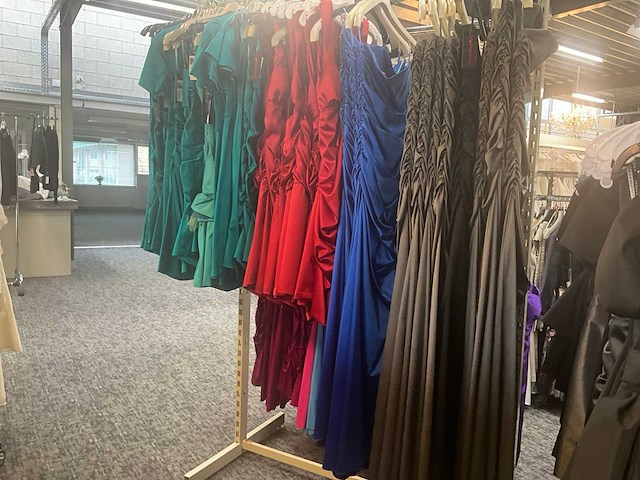 106 m parisienne diverse cocktailjurken (totaalprijs) - afbeelding 35 van  41