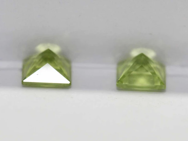1,06ct. vierkante appelgroene peridoot-edelsteen - afbeelding 8 van  8