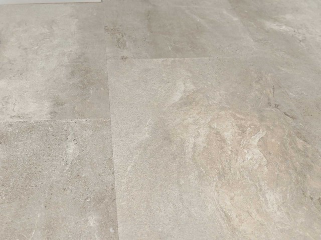 107 m2 pvc click tegel met xps onderlaag - 610 x 305 x 4,4 mm - afbeelding 1 van  3