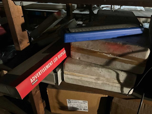10m houten opbergrekken met inhoud - afbeelding 7 van  35