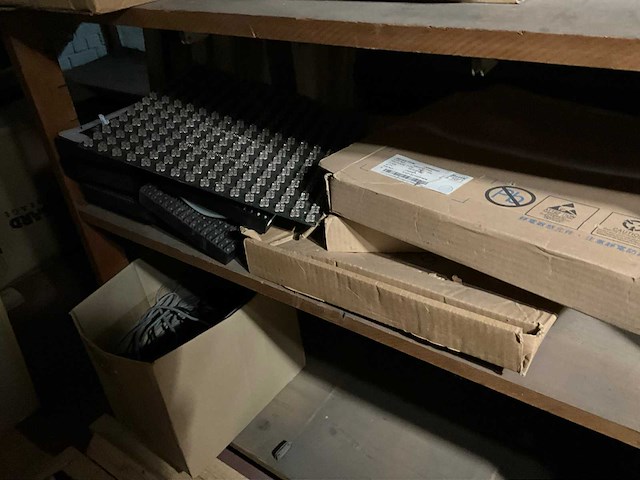 10m houten opbergrekken met inhoud - afbeelding 8 van  35