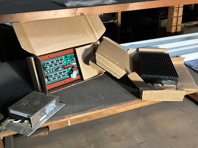 10m houten opbergrekken met inhoud - afbeelding 12 van  35