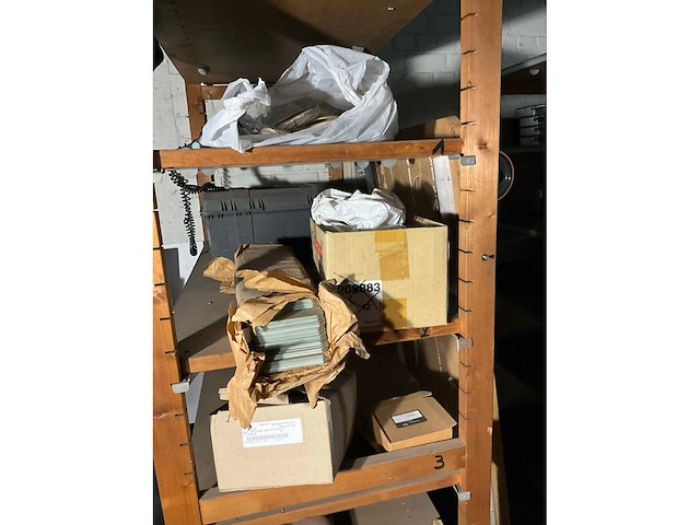 10m houten opbergrekken met inhoud - afbeelding 15 van  35