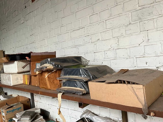 10m houten opbergrekken met inhoud - afbeelding 26 van  35