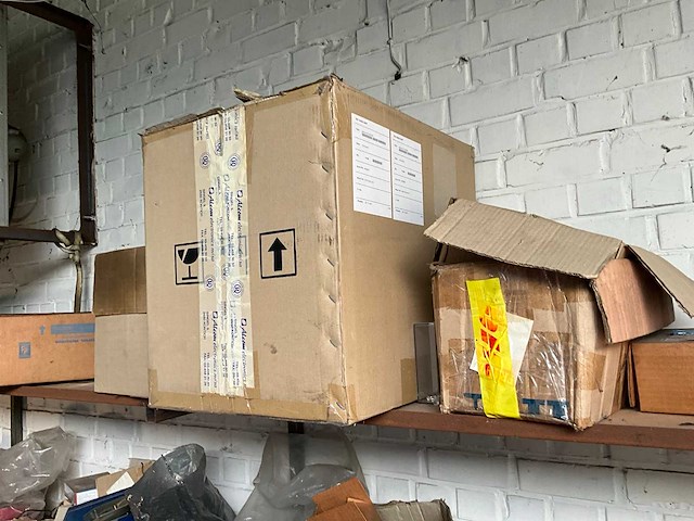 10m houten opbergrekken met inhoud - afbeelding 27 van  35