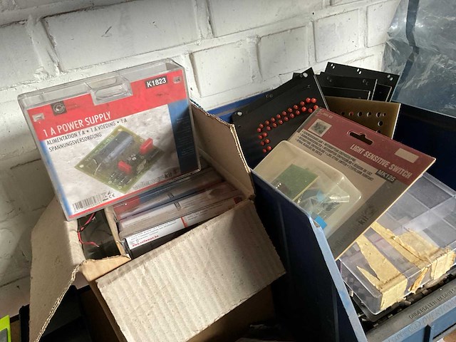 10m houten opbergrekken met inhoud - afbeelding 33 van  35