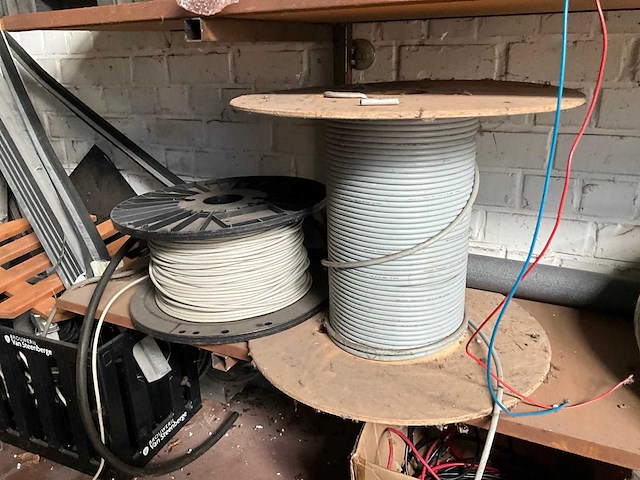 10m houten opbergrekken met inhoud - afbeelding 35 van  35