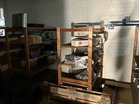 10m houten opbergrekken met inhoud - afbeelding 1 van  35