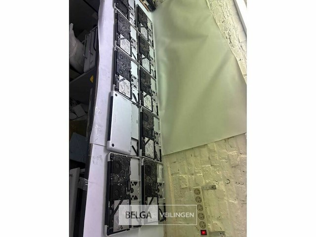 10x 15 inch mix macbook onderdelen - afbeelding 4 van  7