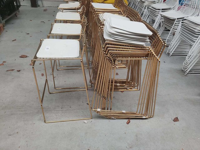 10x barstoel goud + kussen (10x) - afbeelding 3 van  3