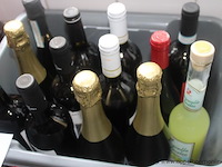 10x flessen rosé wijn, la graziosa, 75cl, 8x donkere flessen wijn/sterke drank, 3x flessen mousserende wijn, fles limoncello, piemonte, 2x 4-packs bier, carlsberg, 0.0% vol - afbeelding 2 van  3