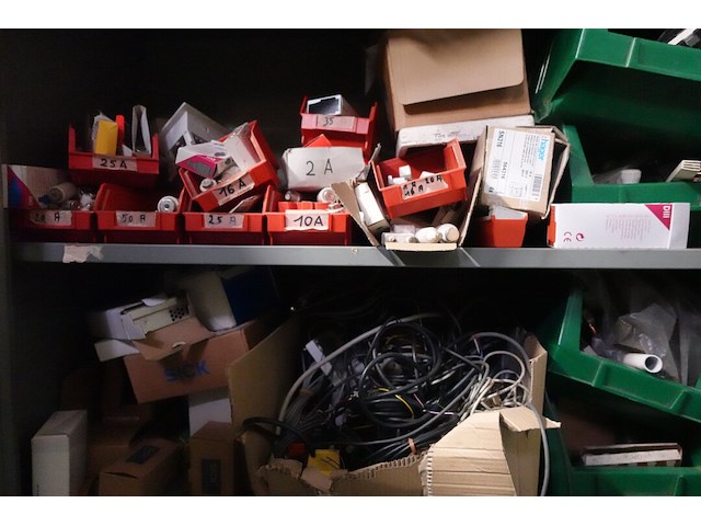 10x metalen kast + inhoud - afbeelding 10 van  25