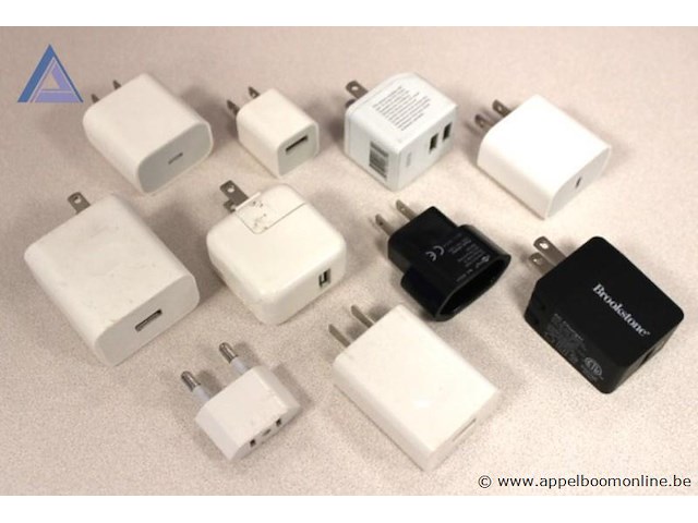 10x usb wandladers, diverse merken (o.a. brookstone), met us en eu stekkers, werking niet gekend - afbeelding 1 van  1